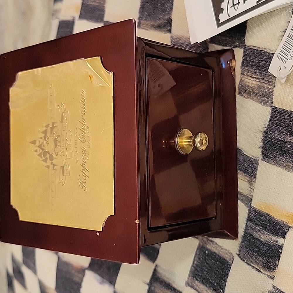 Walt Disney Timeworks 50th Anniversary Gold Watch - Picture 6 of 12